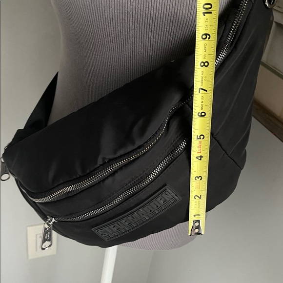 Crossbody bag Steve madden Blk with adjustable strap Good pre owned condition - Picture 3 of 7